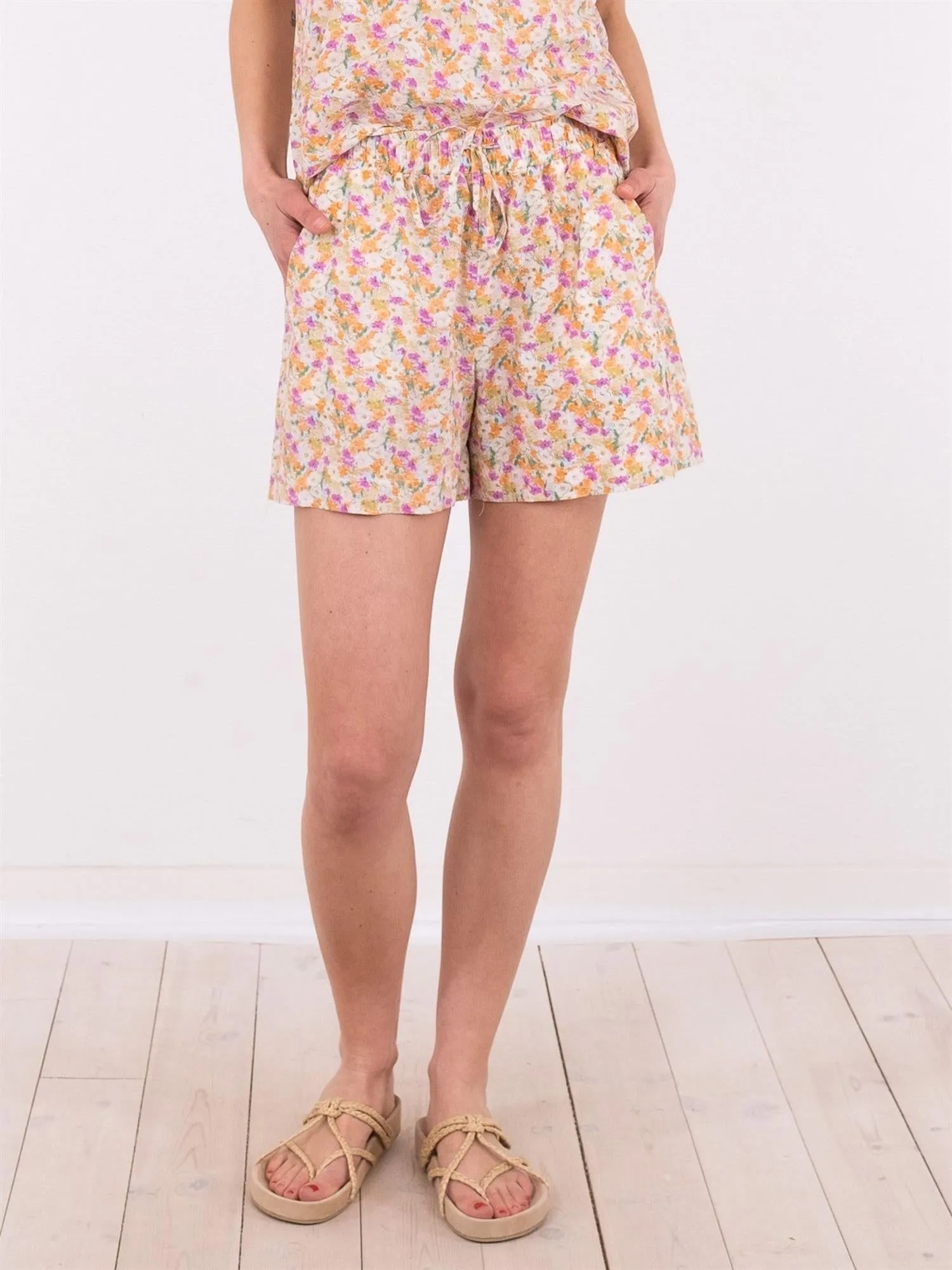 ABBIGAIL FLOWER DAWN SHORTS