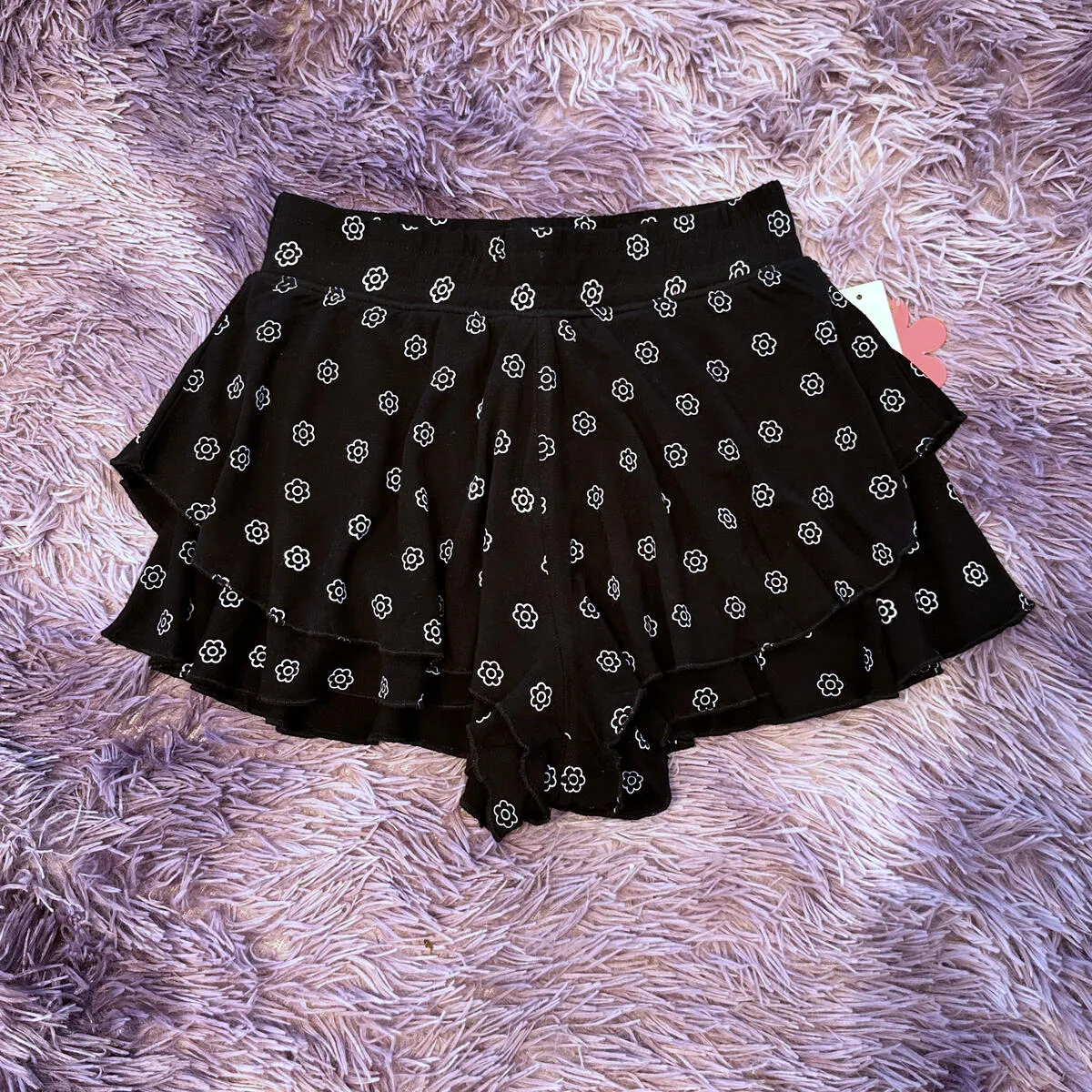 all over print black ruffle short